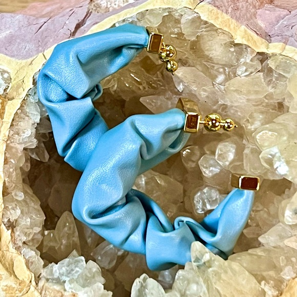 🌺🎉HP🎉🌺 NWT Cult Gaia Sanura Earrings Ice Blue - Picture 7 of 16